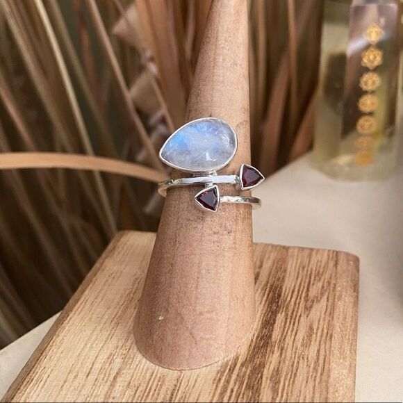 Rainbow Moonstone And Garnet Solid Sterling Silver Ring Size 6 - Picture 3 of 12